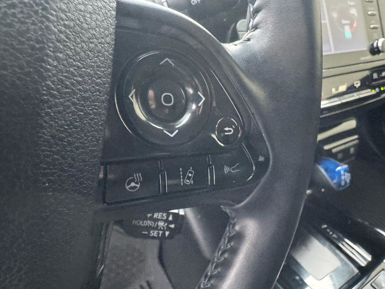 Used 2022 Toyota Prius XLE FWD image 32