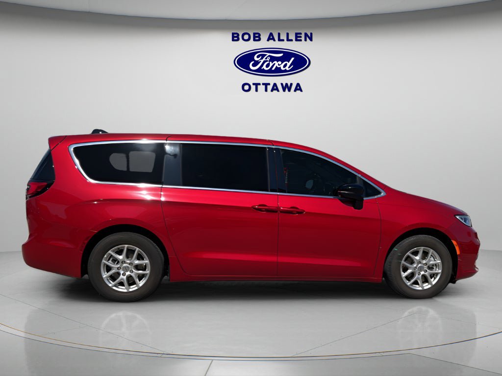 Used 2025 Chrysler Pacifica Select FWD image 26