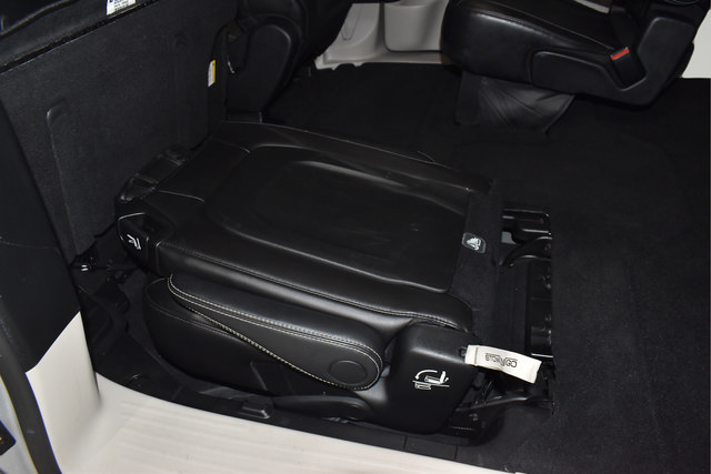 Certified 2024 Chrysler Pacifica Touring-L FWD image 11
