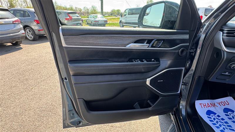 Used 2024 Jeep Wagoneer L Series II w/ Flexible Seating Group RWD image 33