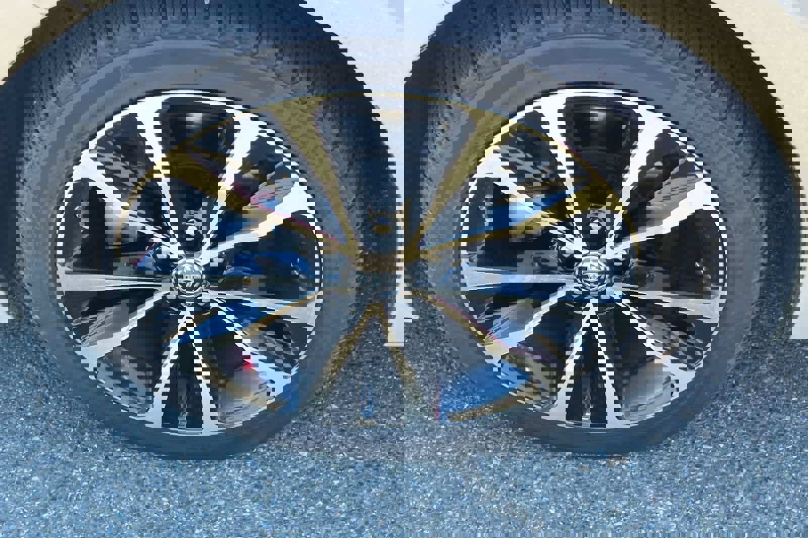 Used 2017 Toyota Corolla SE w/ SE Premium Package image 10