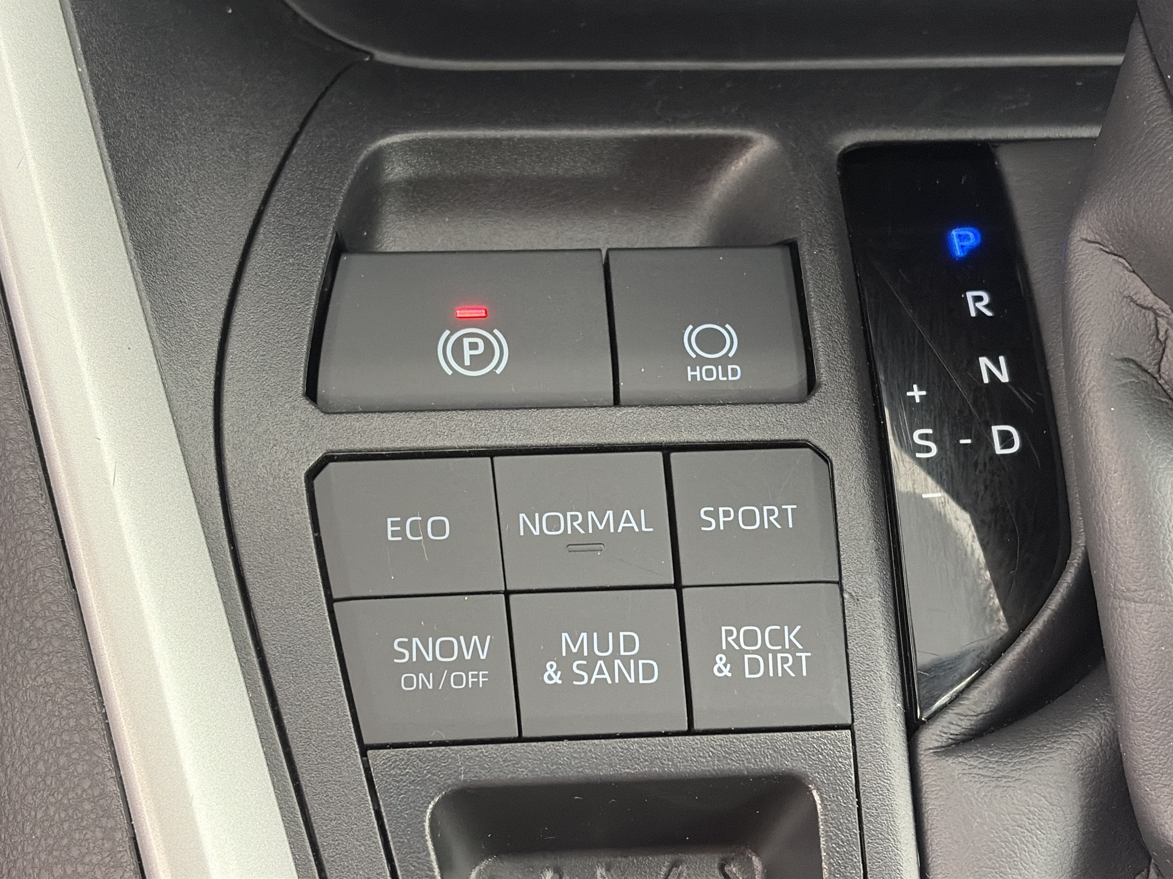 Used 2025 Toyota RAV4 XLE AWD/4WD image 23
