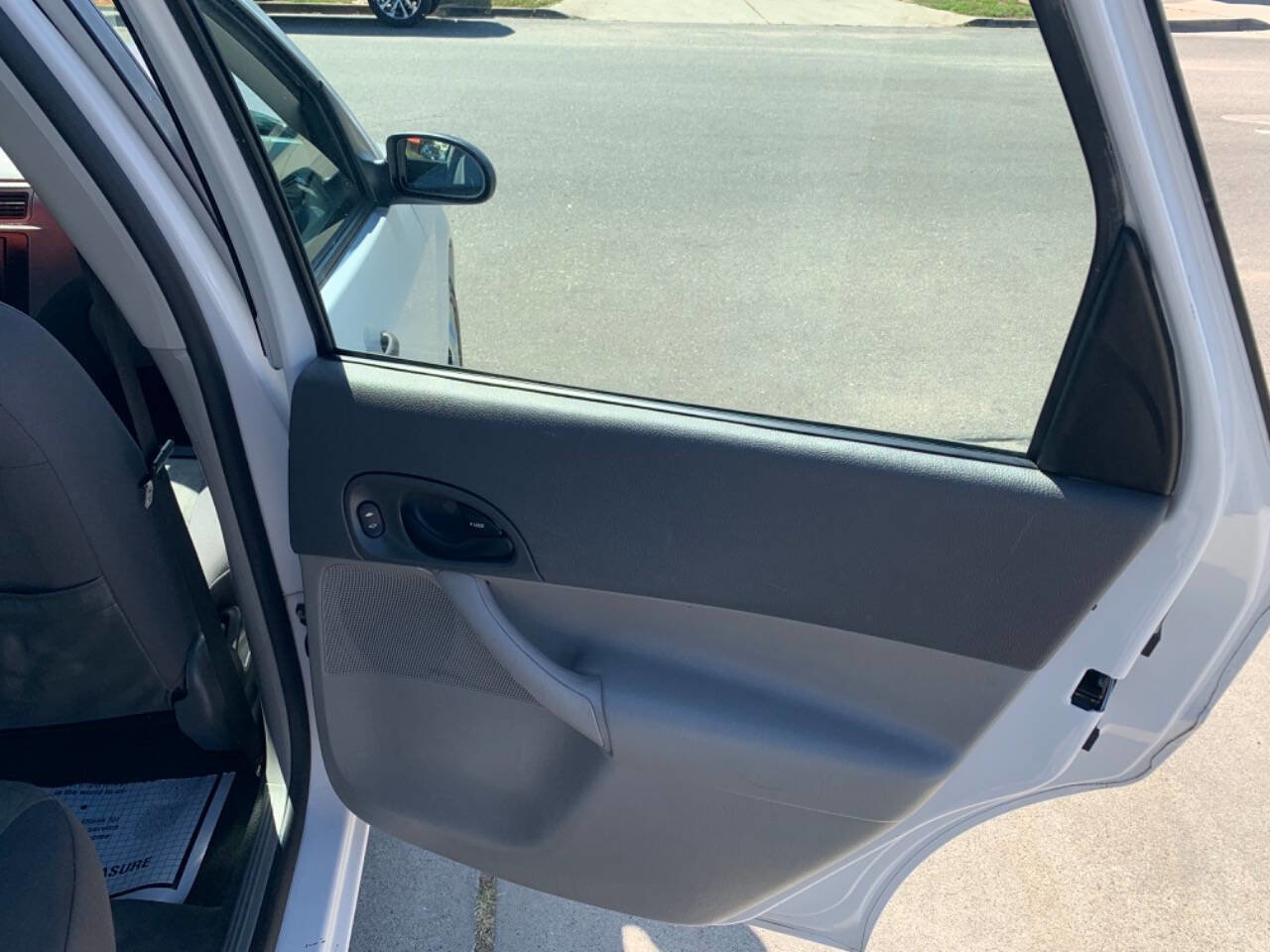 Used 2005 Ford Focus SE FWD image 13