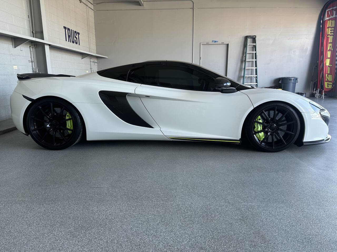 Used 2015 McLaren 650S Spider image 14