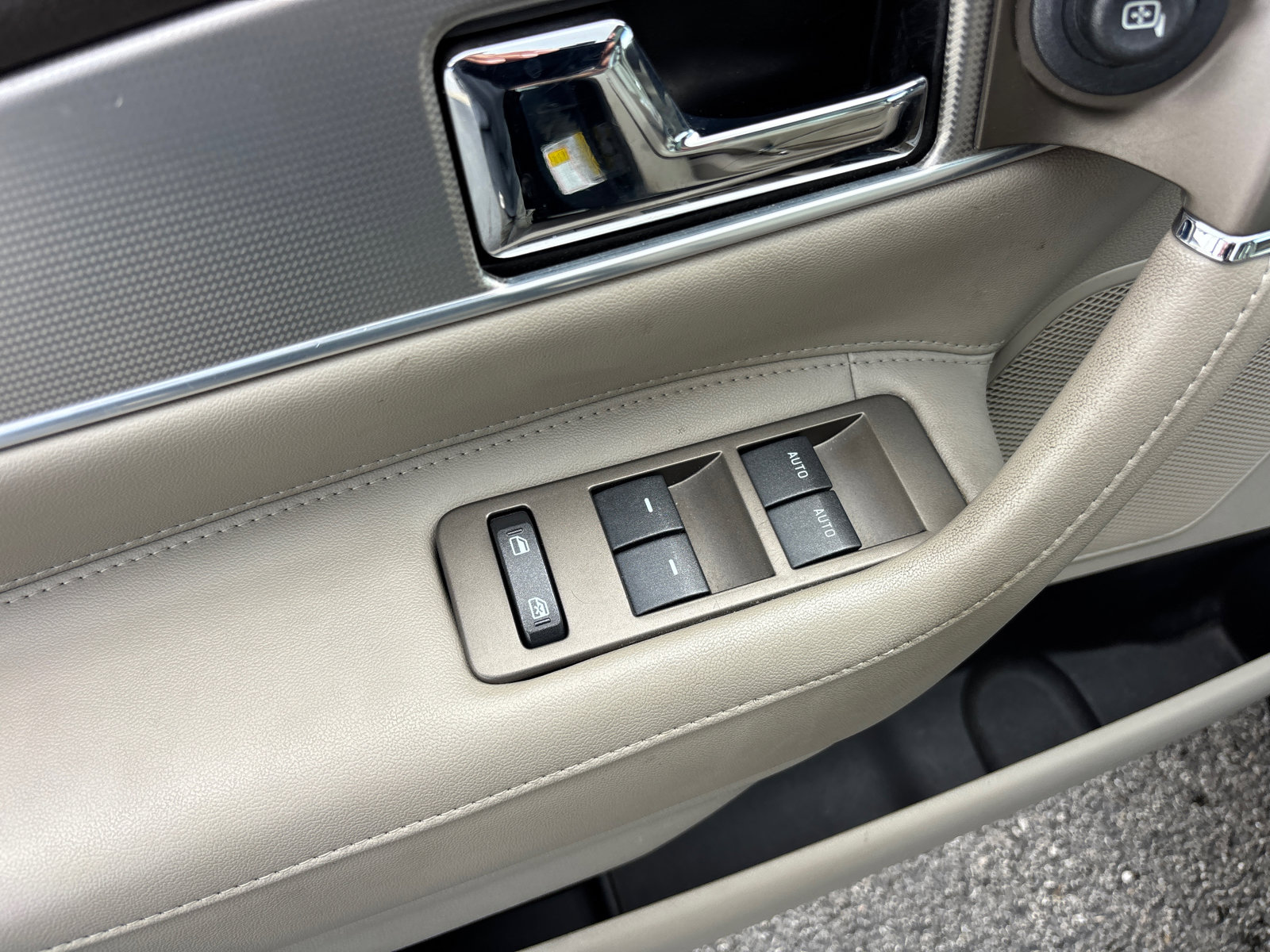 Used 2013 Lincoln MKX FWD image 13