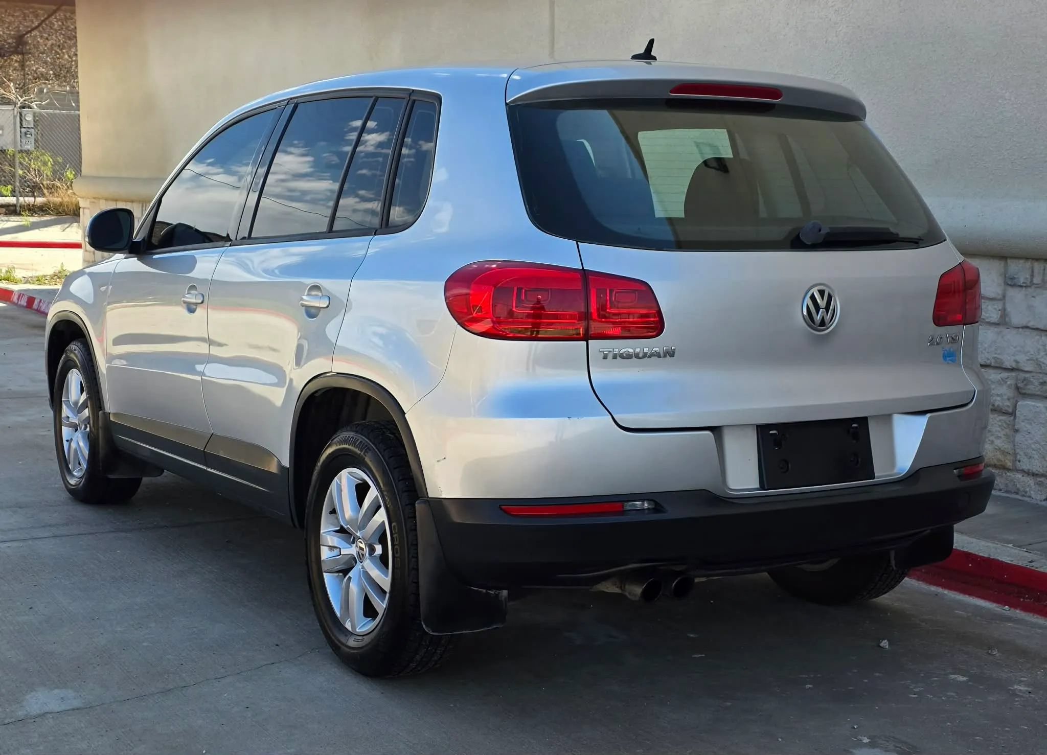 Used 2013 Volkswagen Tiguan S FWD image 6
