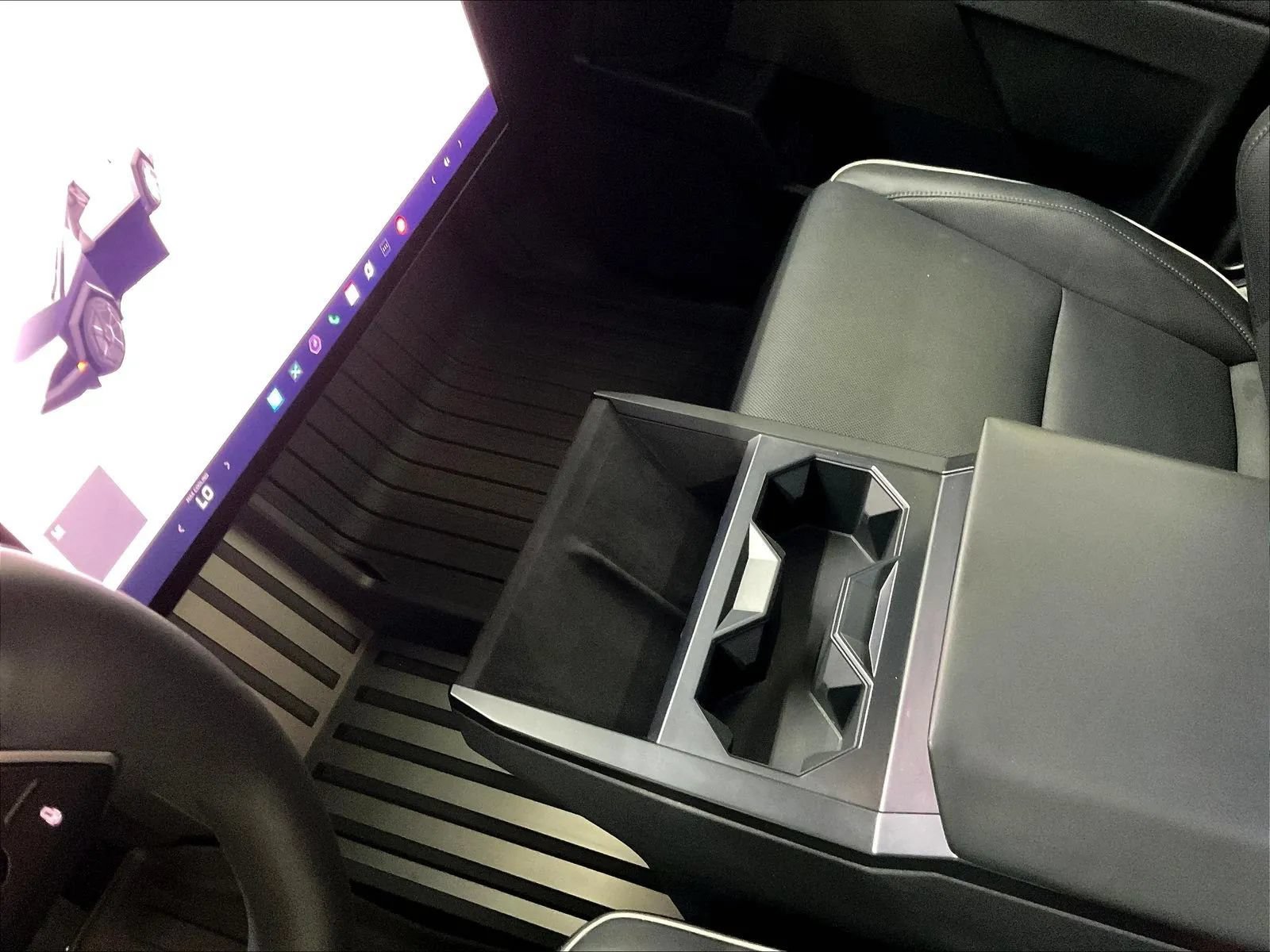Used 2024 Tesla Cybertruck AWD Crew Cab image 23