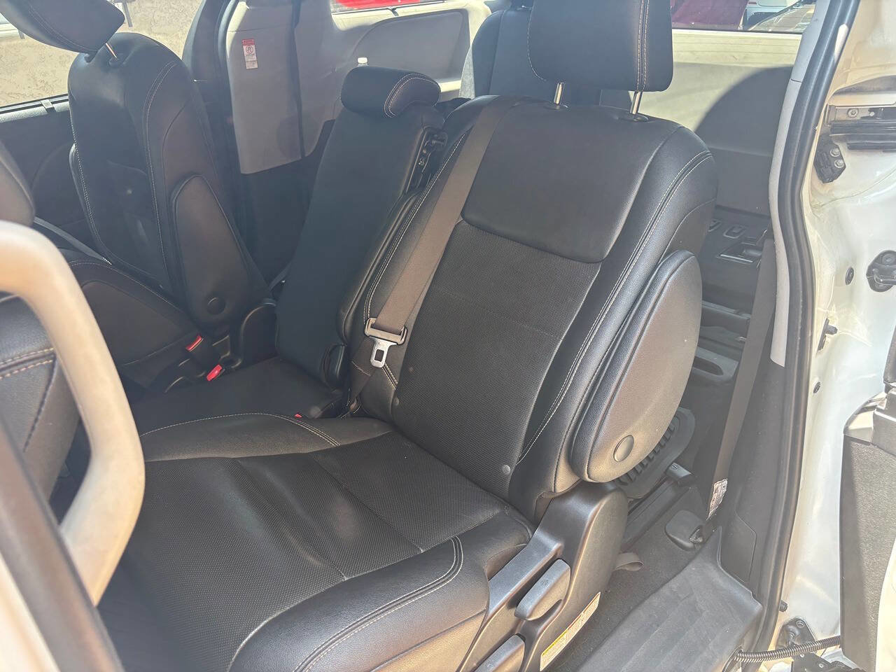 Used 2020 Toyota Sienna SE w/ Carpet Mat Package FWD image 10