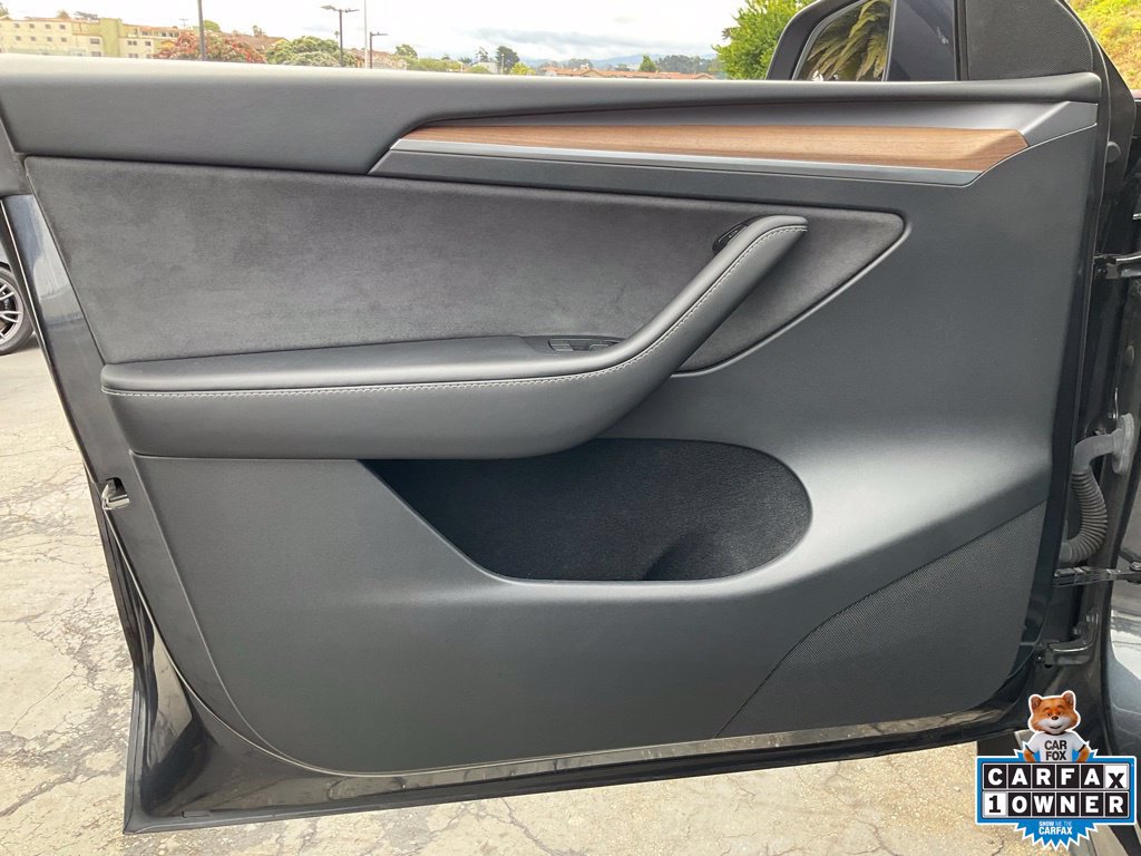 Used 2024 Tesla Model Y 2WD image 19