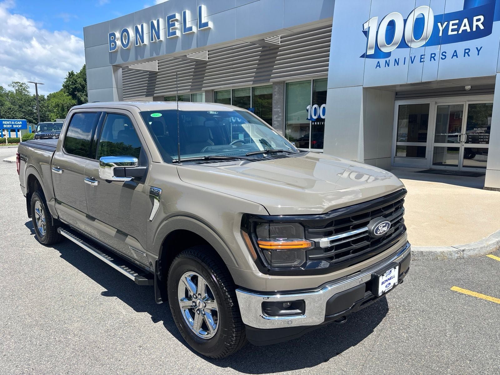 New 2025 Ford F150 XLT w/ Equipment Group 302A MID