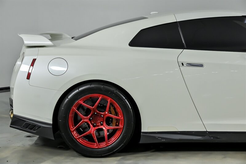Used 2019 Nissan GT-R Premium AWD/4WD image 13