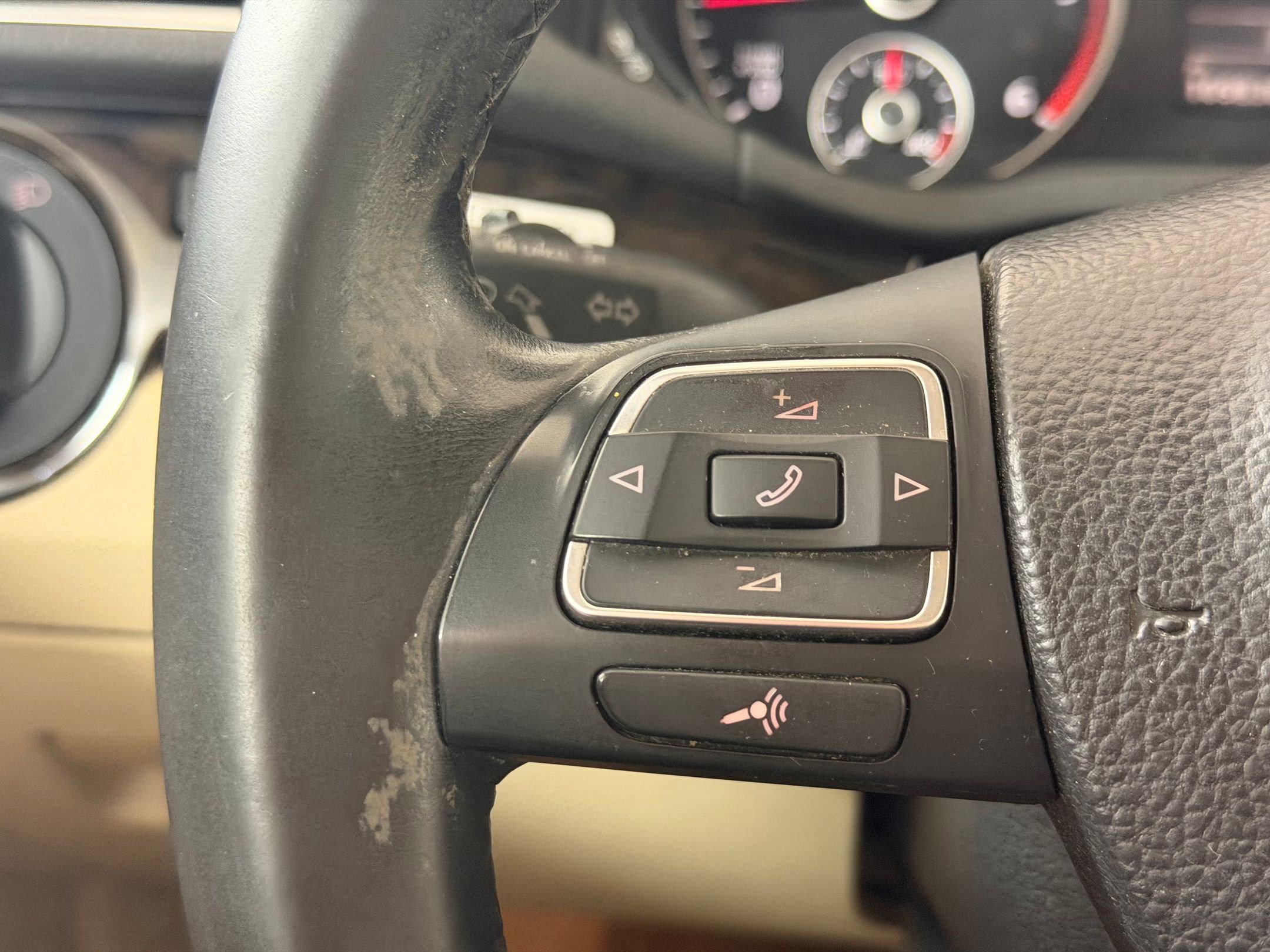 Used 2015 Volkswagen Passat TDI SEL Premium FWD image 16
