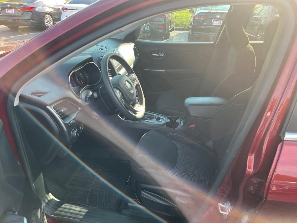 Used 2019 Jeep Cherokee Latitude w/ Popular Appearance Group FWD image 42