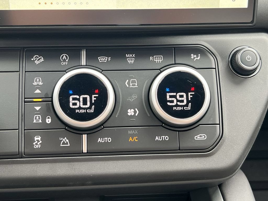 New 2026 Land Rover Defender 130 X-Dynamic SE AWD/4WD image 28