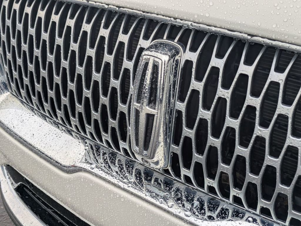 Used 2023 Lincoln Nautilus Reserve w/ Equipment Group 201A image 13