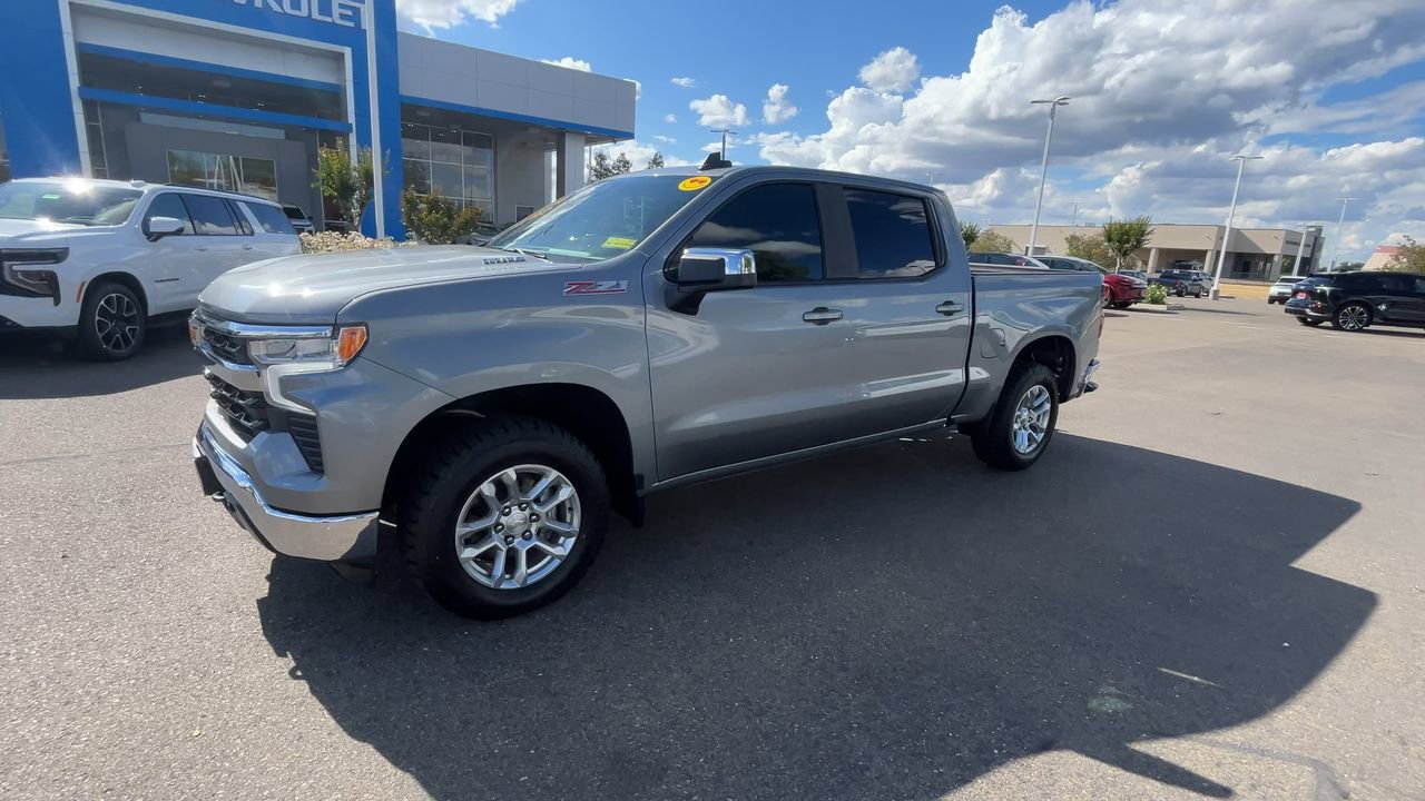 Used 2023 Chevrolet Silverado 1500 LT w/ Z71 Off-Road Package AWD/4WD image 3