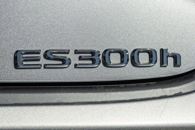 Used 2025 Lexus ES 300h 300h image 5