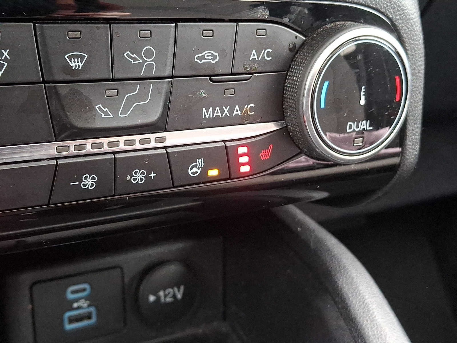 Certified 2022 Ford Escape SE w/ SE Sport Appearance Package AWD/4WD image 32