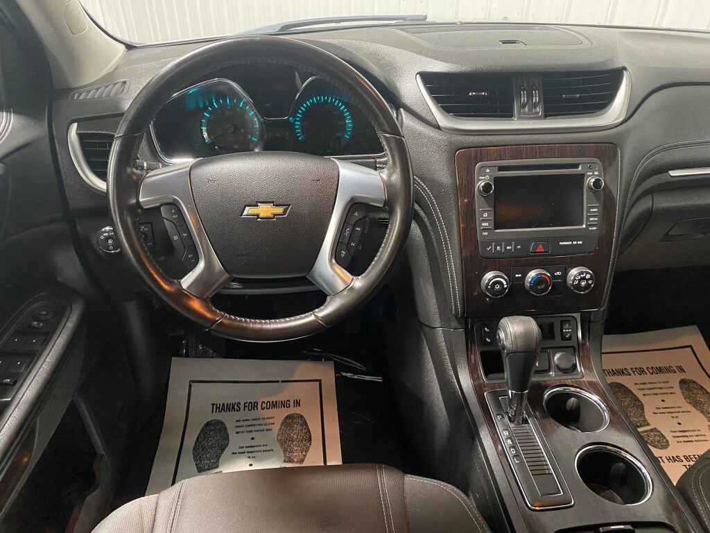 Used 2017 Chevrolet Traverse LT w/ Style and Technology Package image 4