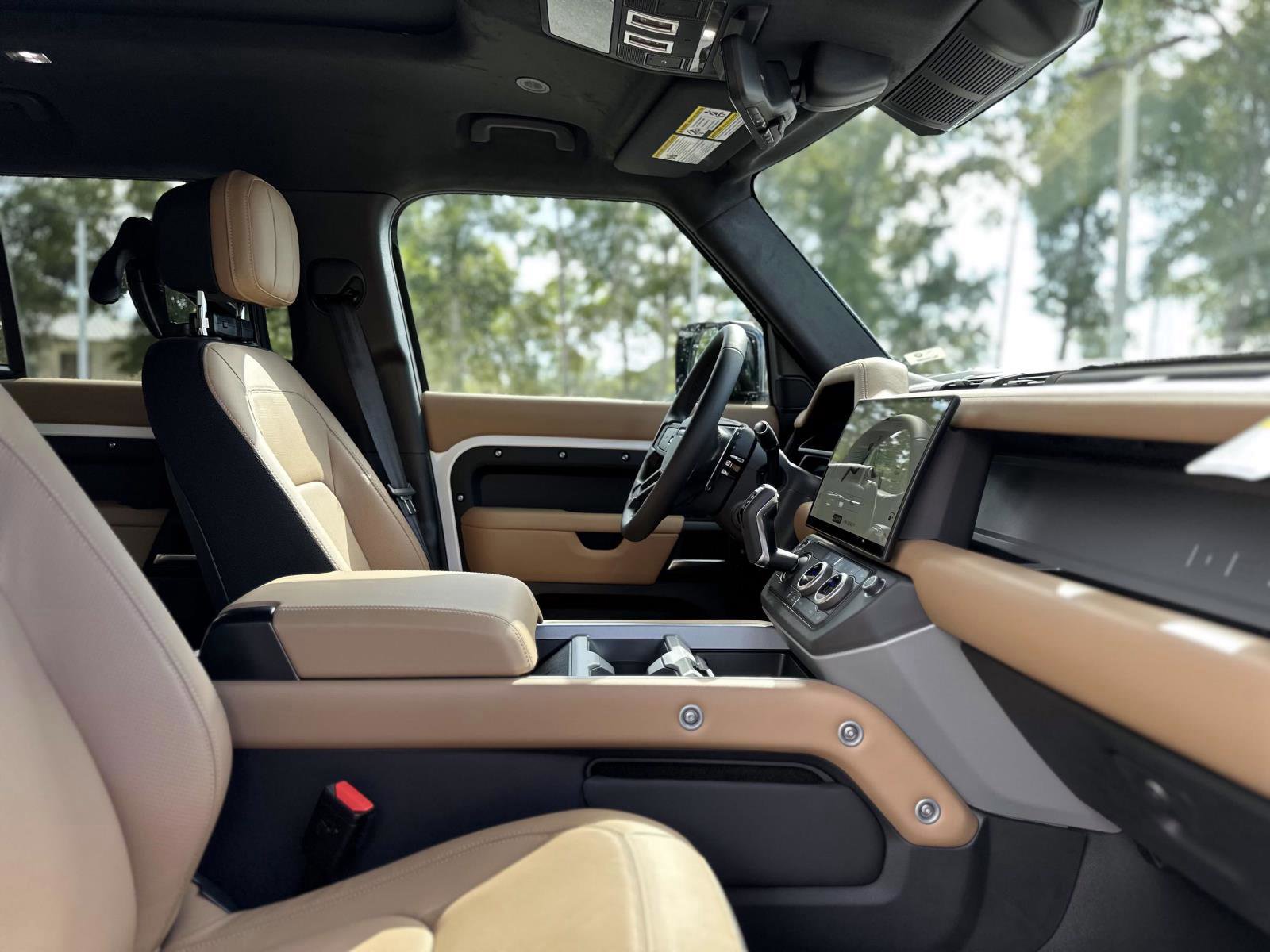 New 2026 Land Rover Defender 130 V8 image 7