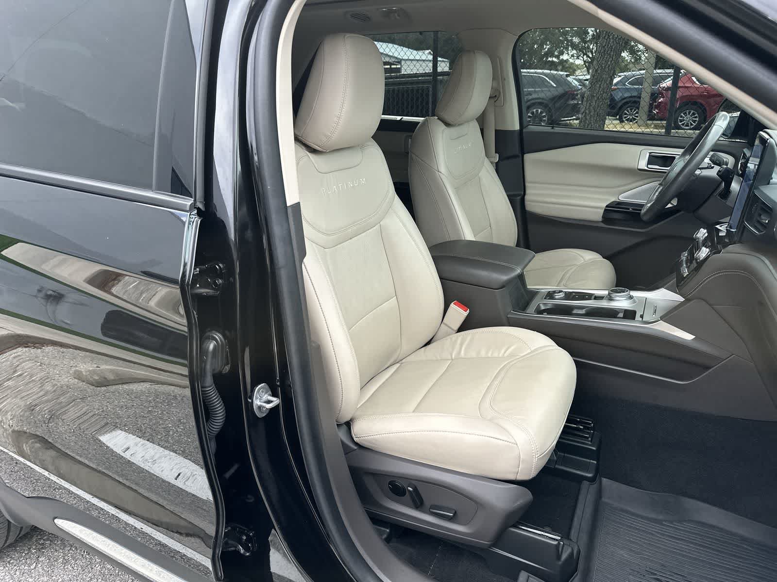 Used 2023 Ford Explorer Platinum w/ Technology Package AWD/4WD image 9