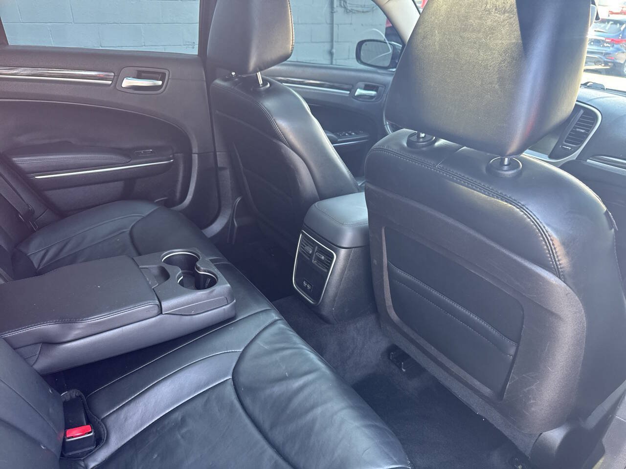 Used 2015 Chrysler 300 Limited RWD image 23