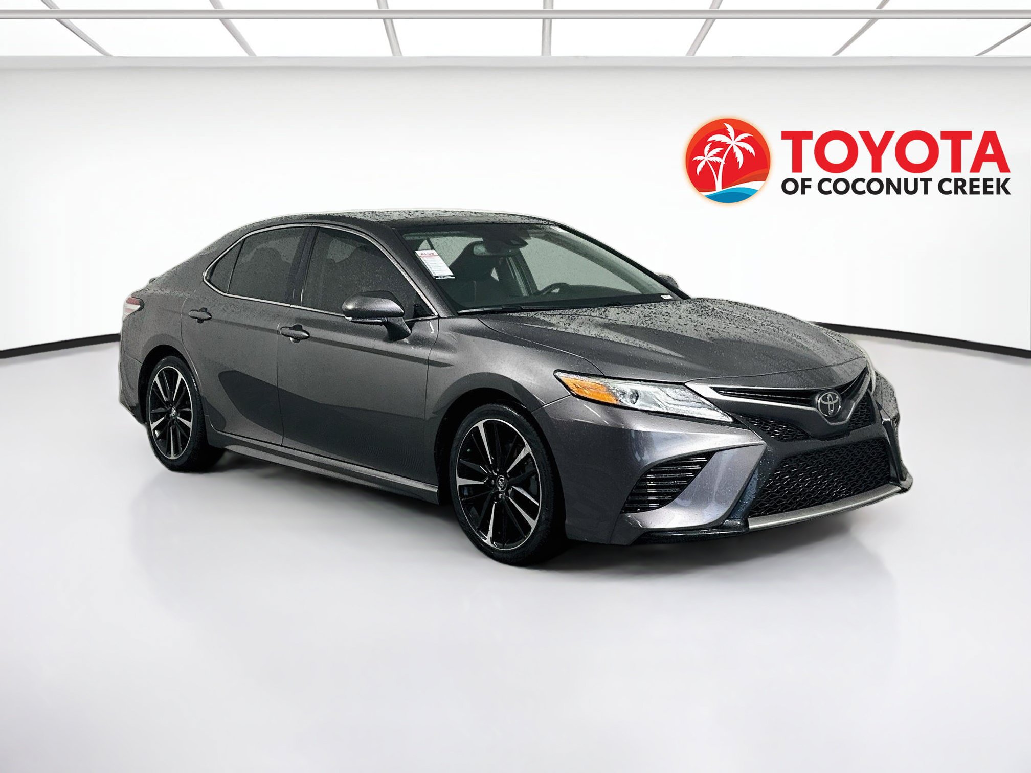 Used 2020 Toyota Camry XSE FWD image 1
