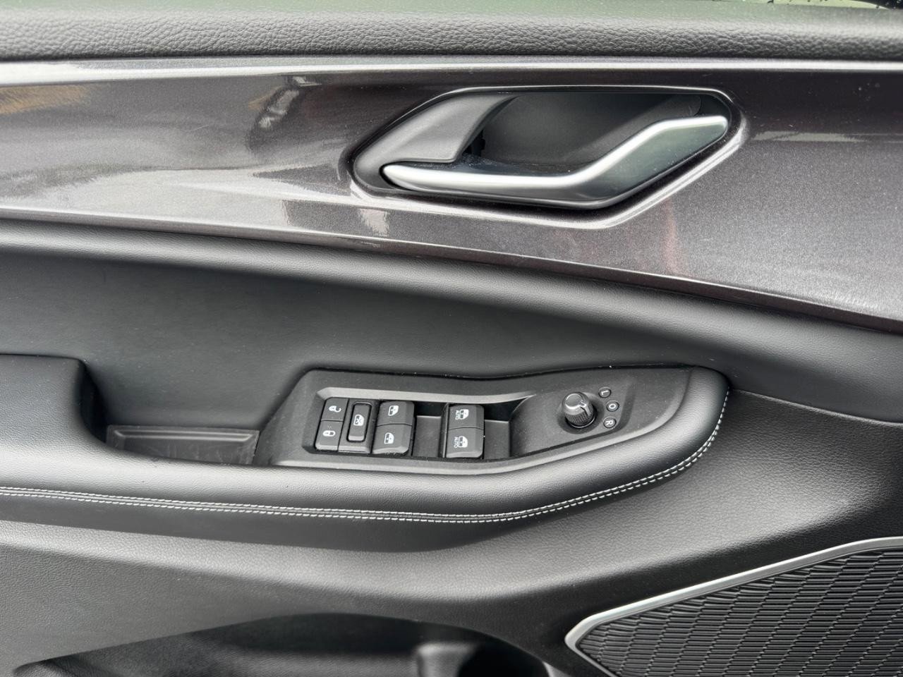 Used 2022 Jeep Grand Cherokee L Laredo w/ Luxury Tech Group I AWD/4WD image 23