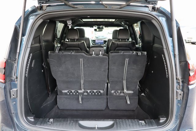 Used 2025 Chrysler Pacifica Limited image 26