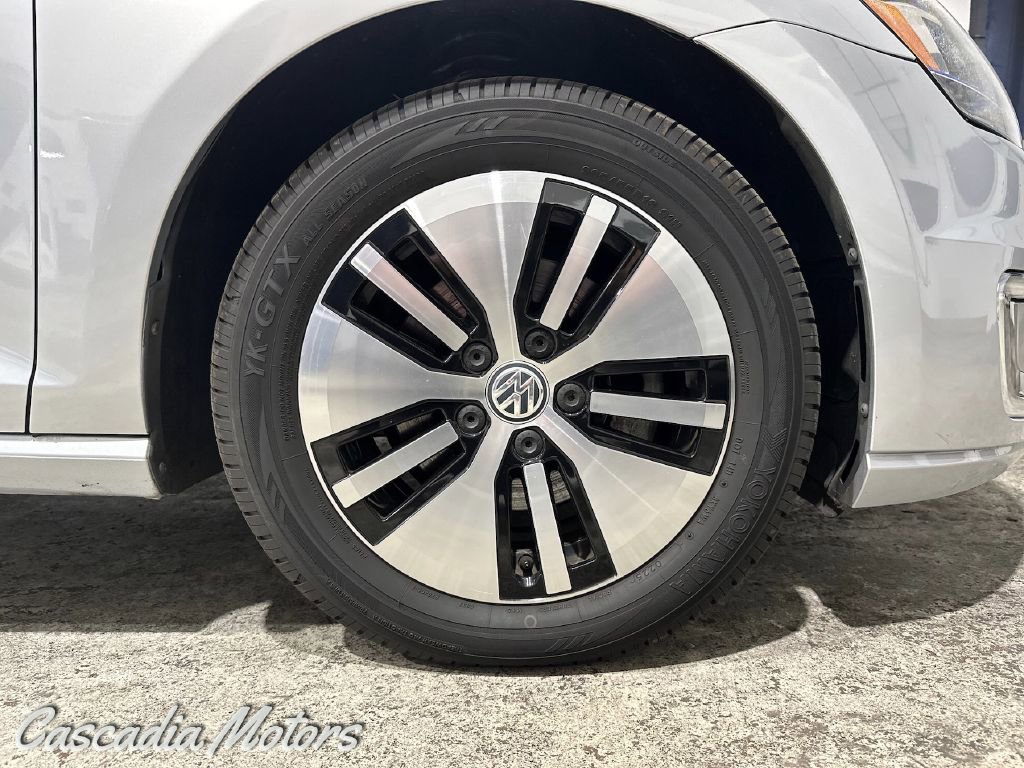 Used 2016 Volkswagen e-Golf SEL Premium image 32