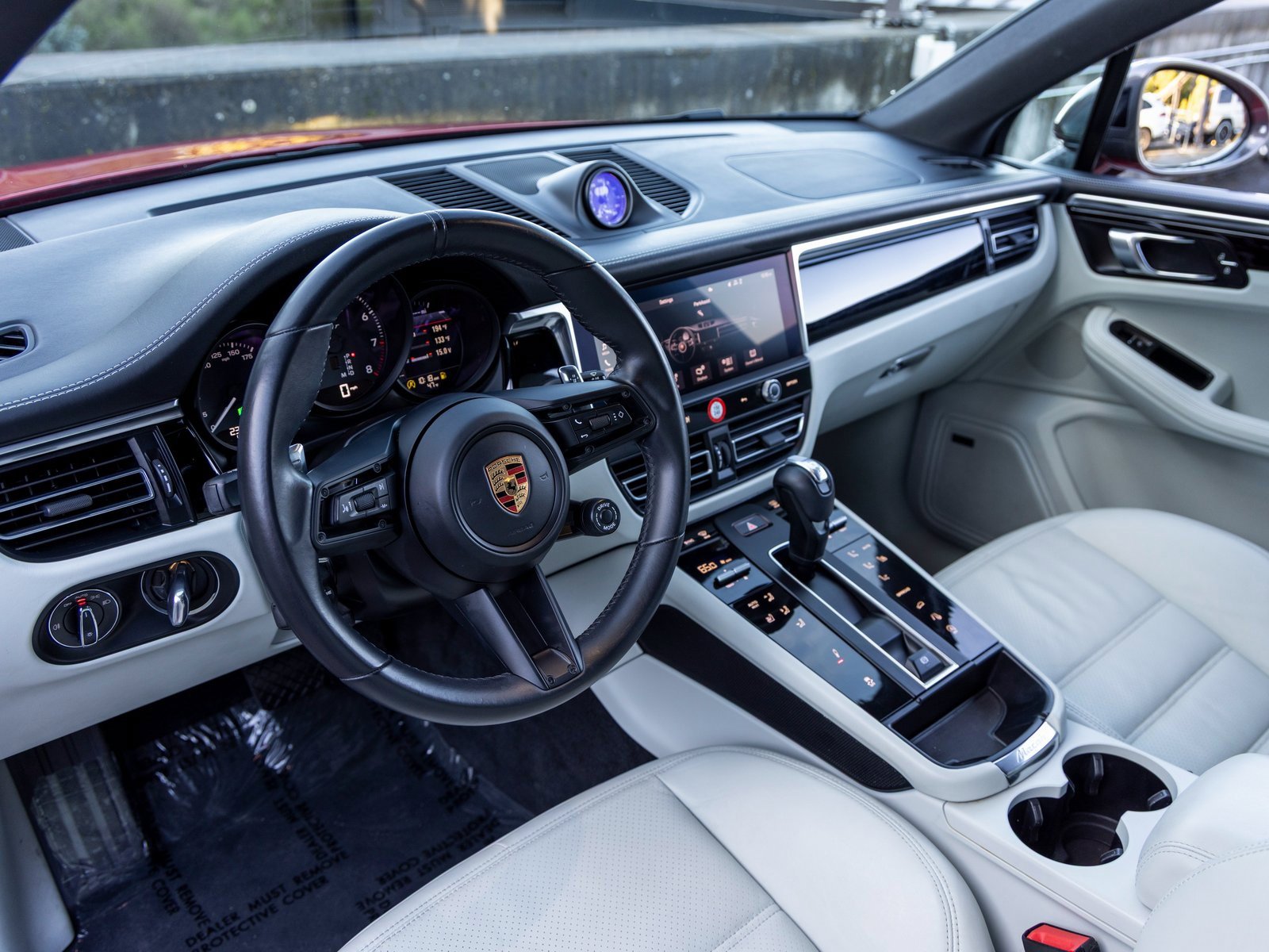 Certified 2024 Porsche Macan Turbo image 4