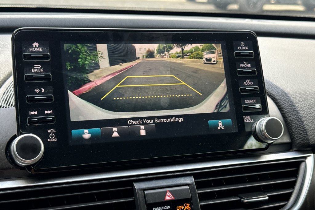 Used 2018 Honda Accord EX image 18