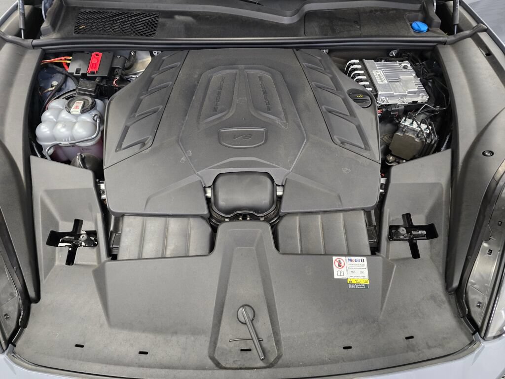 Certified 2024 Porsche Cayenne Turbo GT AWD/4WD image 11