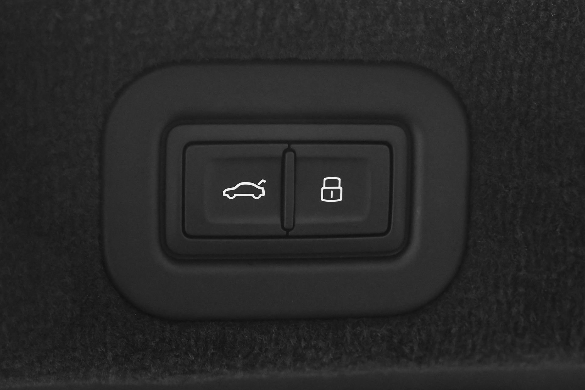 Used 2025 Bentley Flying Spur Plug-In Hybrid image 12