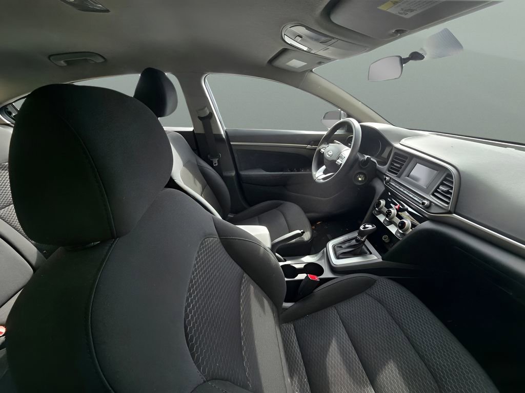 Used 2019 Hyundai Elantra SE w/ Cargo Package FWD image 9