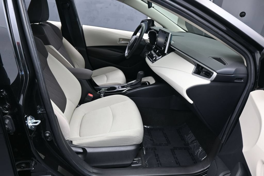 Used 2021 Toyota Corolla LE FWD image 34