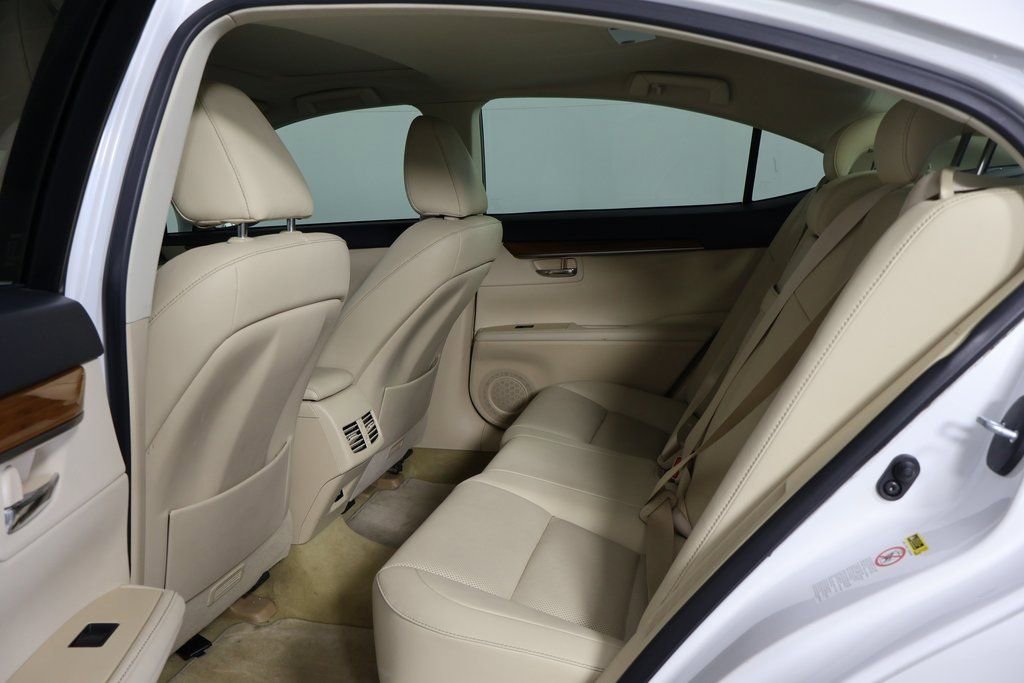Used 2015 Lexus ES 300h w/ Navigation System Package FWD image 10