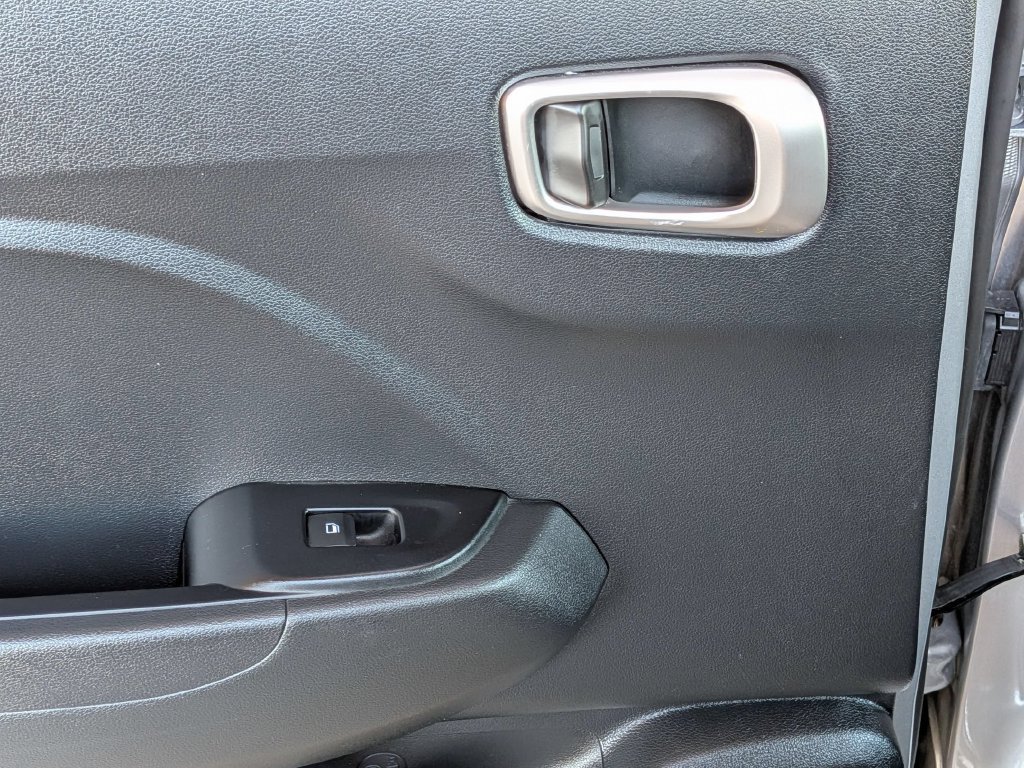 Used 2025 Hyundai Venue SEL FWD image 23