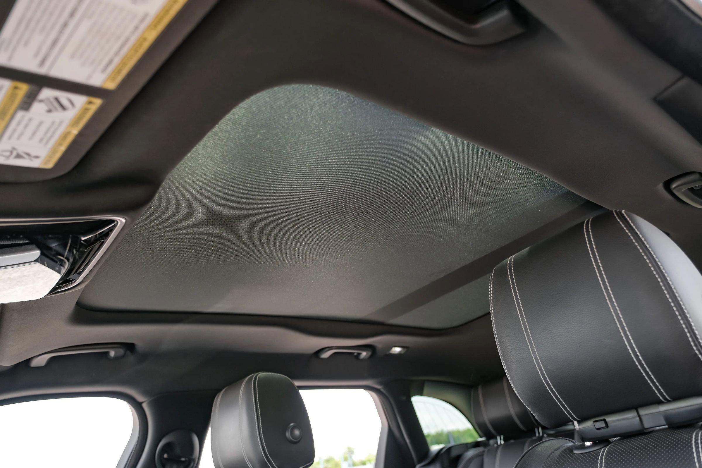 Used 2018 Land Rover Range Rover Velar R-Dynamic SE image 5