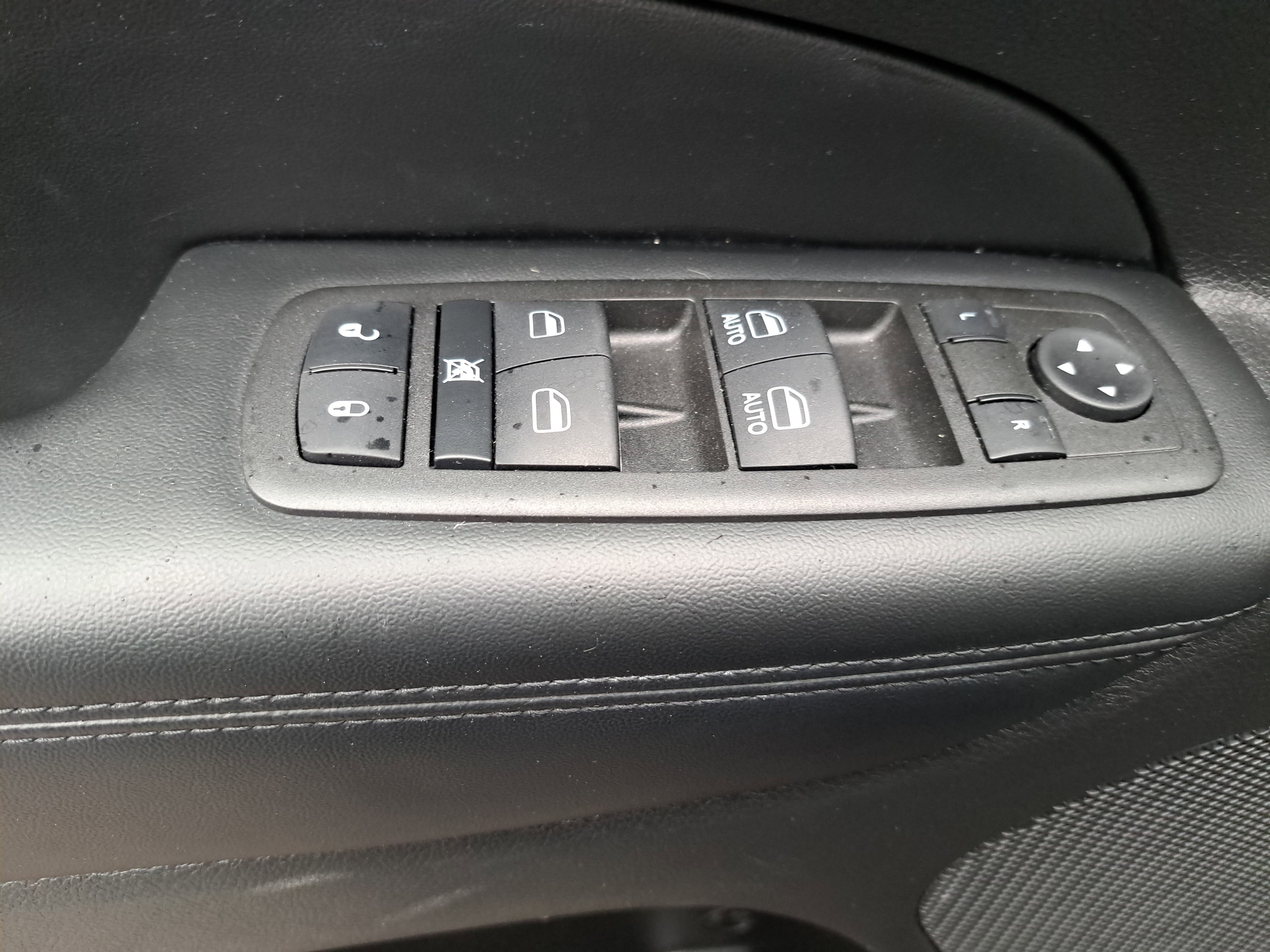 Used 2022 Jeep Grand Cherokee Laredo X image 27