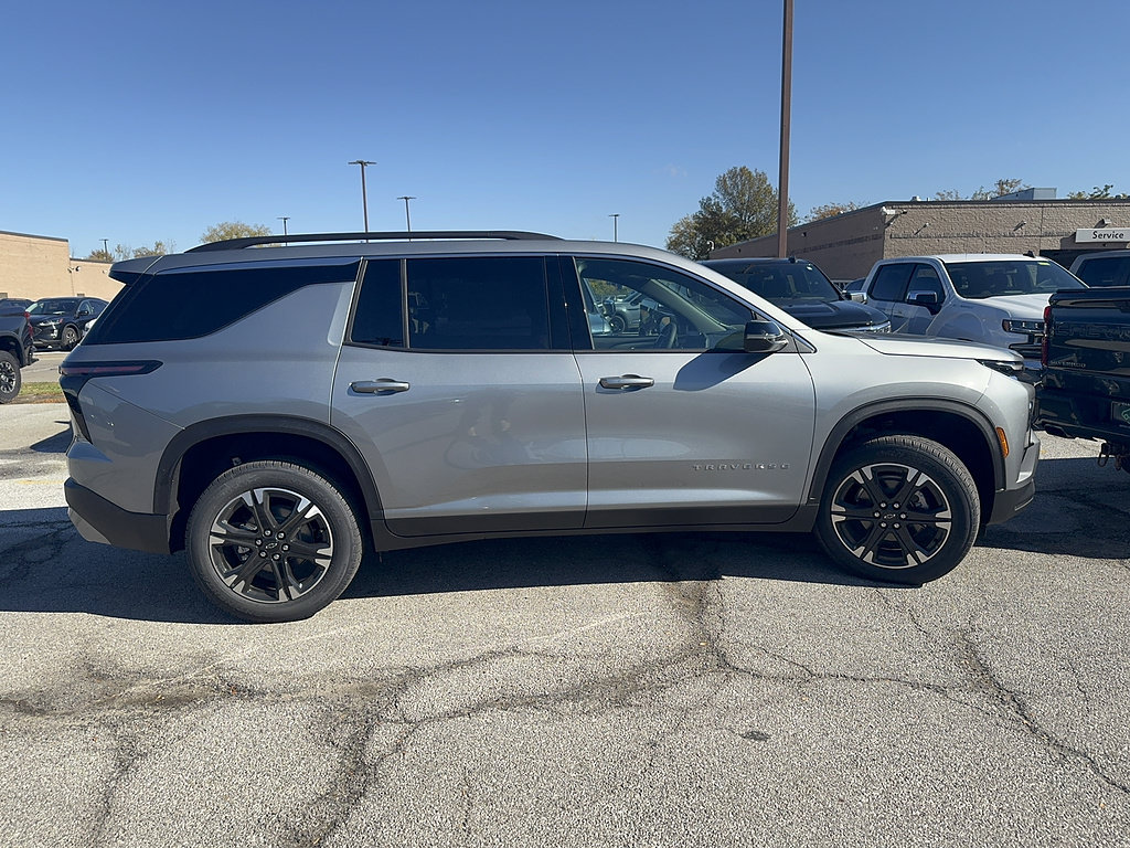 New 2027 Chevrolet Traverse LT AWD/4WD image 6