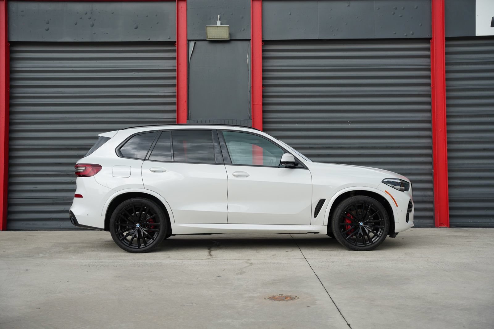 Used 2022 BMW X5 sDrive40i w/ M Sport Package RWD image 4