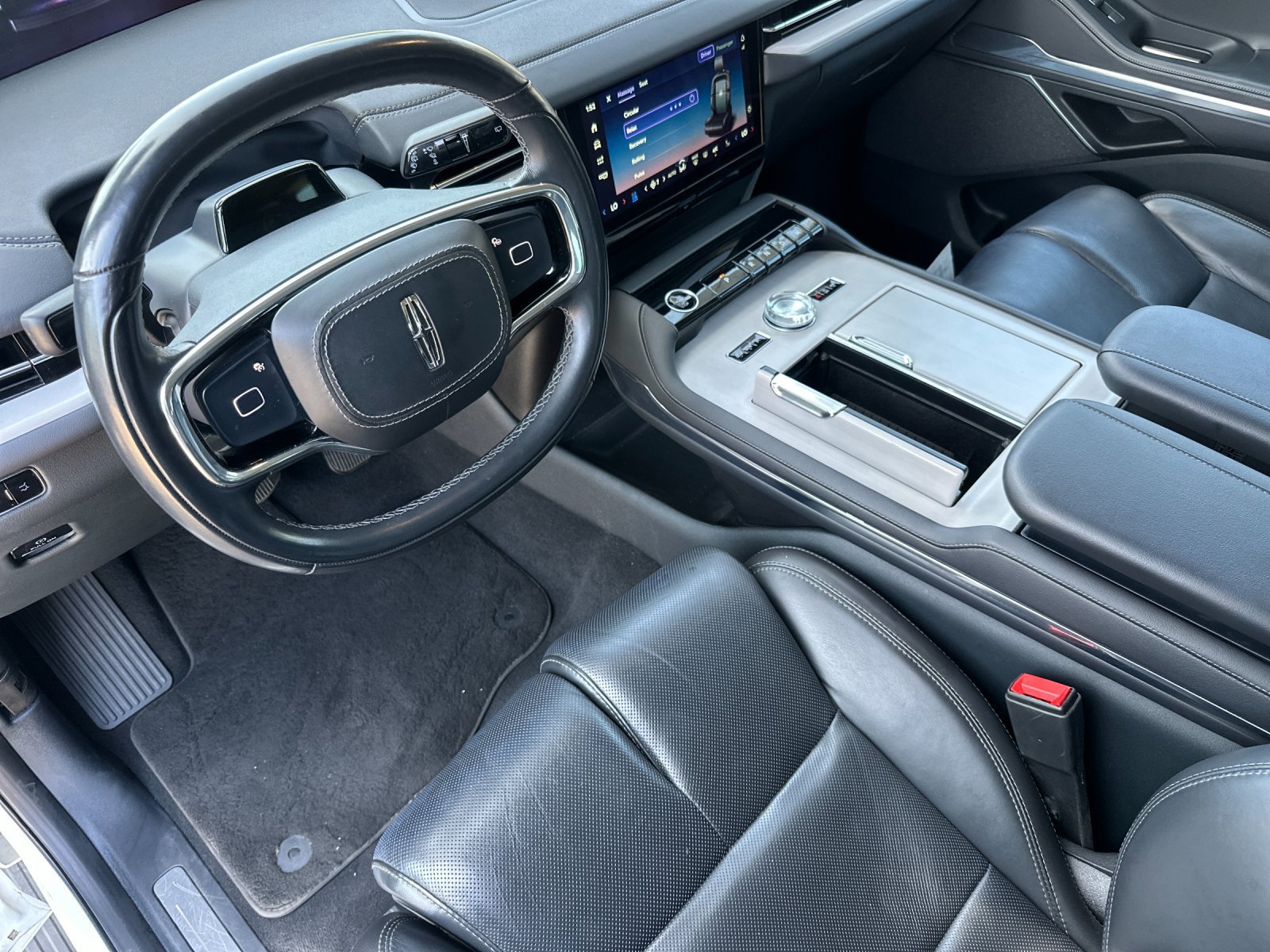 Certified 2025 Lincoln Navigator L Reserve AWD/4WD image 9
