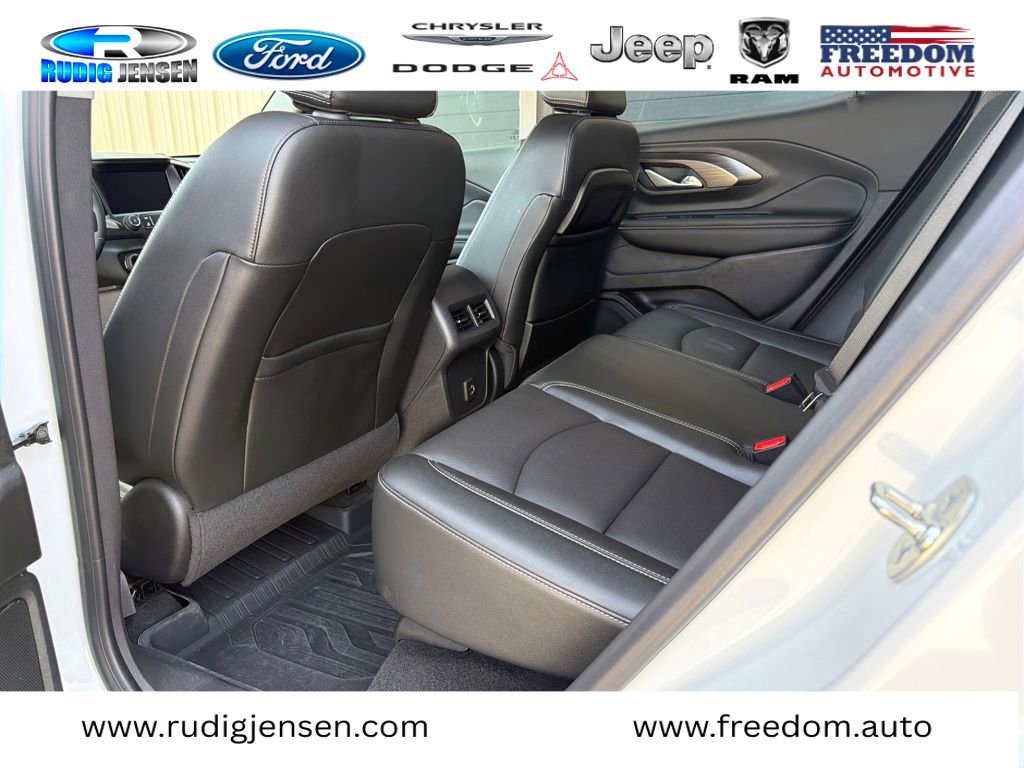 Used 2024 GMC Terrain SLT w/ Tech Package image 12