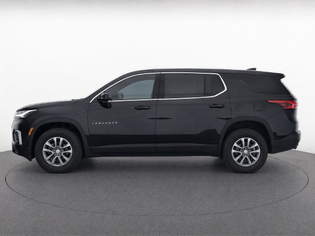 Used 2023 Chevrolet Traverse LS w/ Safety Package FWD image 4
