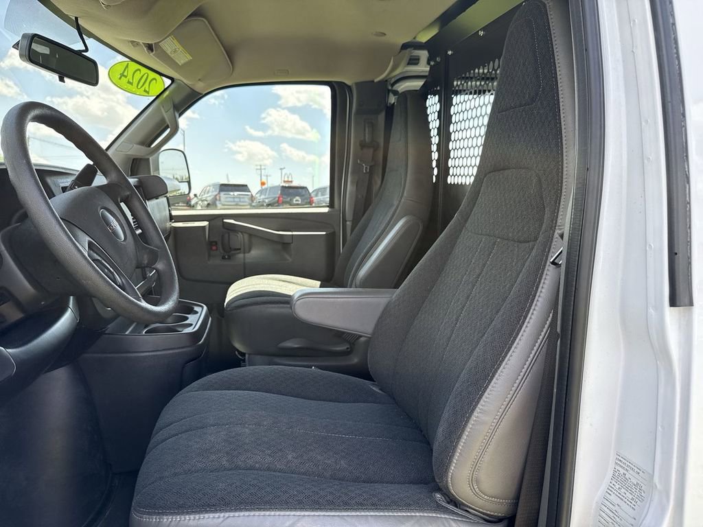 Used 2024 GMC Savana 2500 w/ Driver Convenience Package RWD image 21
