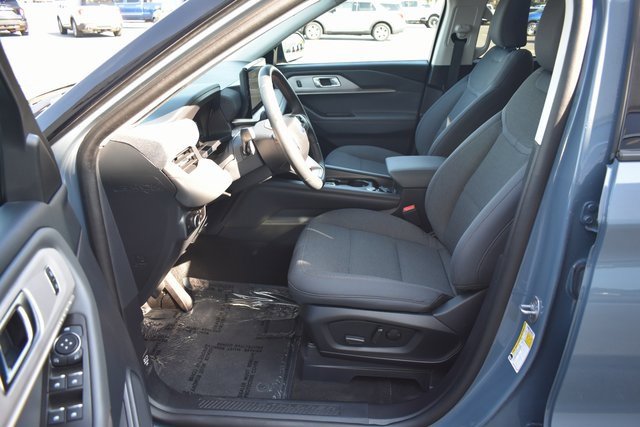 Used 2025 Ford Explorer Active image 13