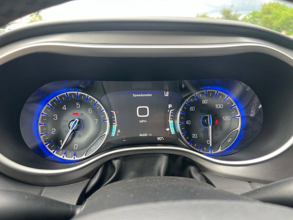 Used 2023 Chrysler Pacifica Touring-L FWD image 45