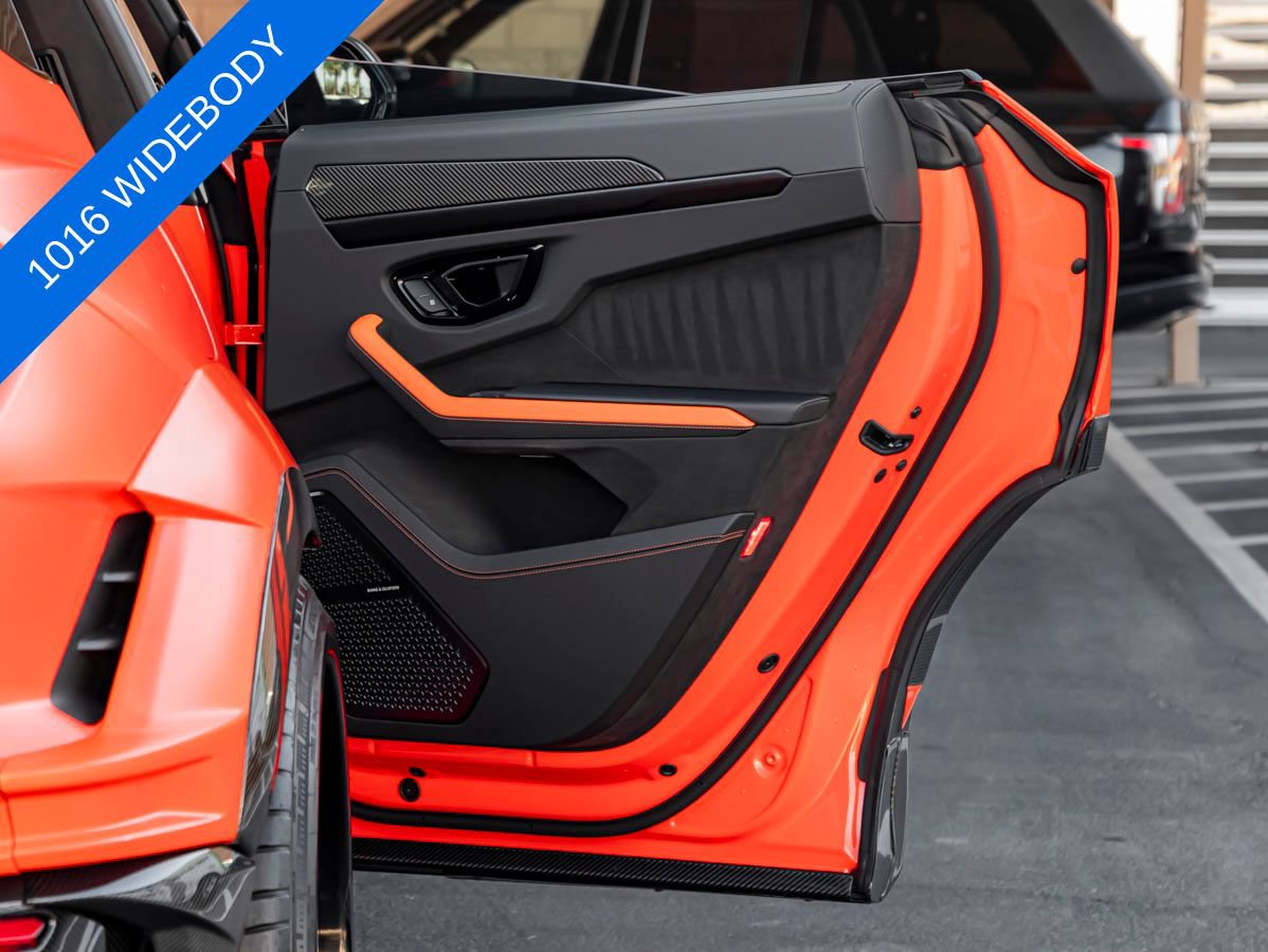 Used 2025 Lamborghini Urus SE AWD/4WD image 28