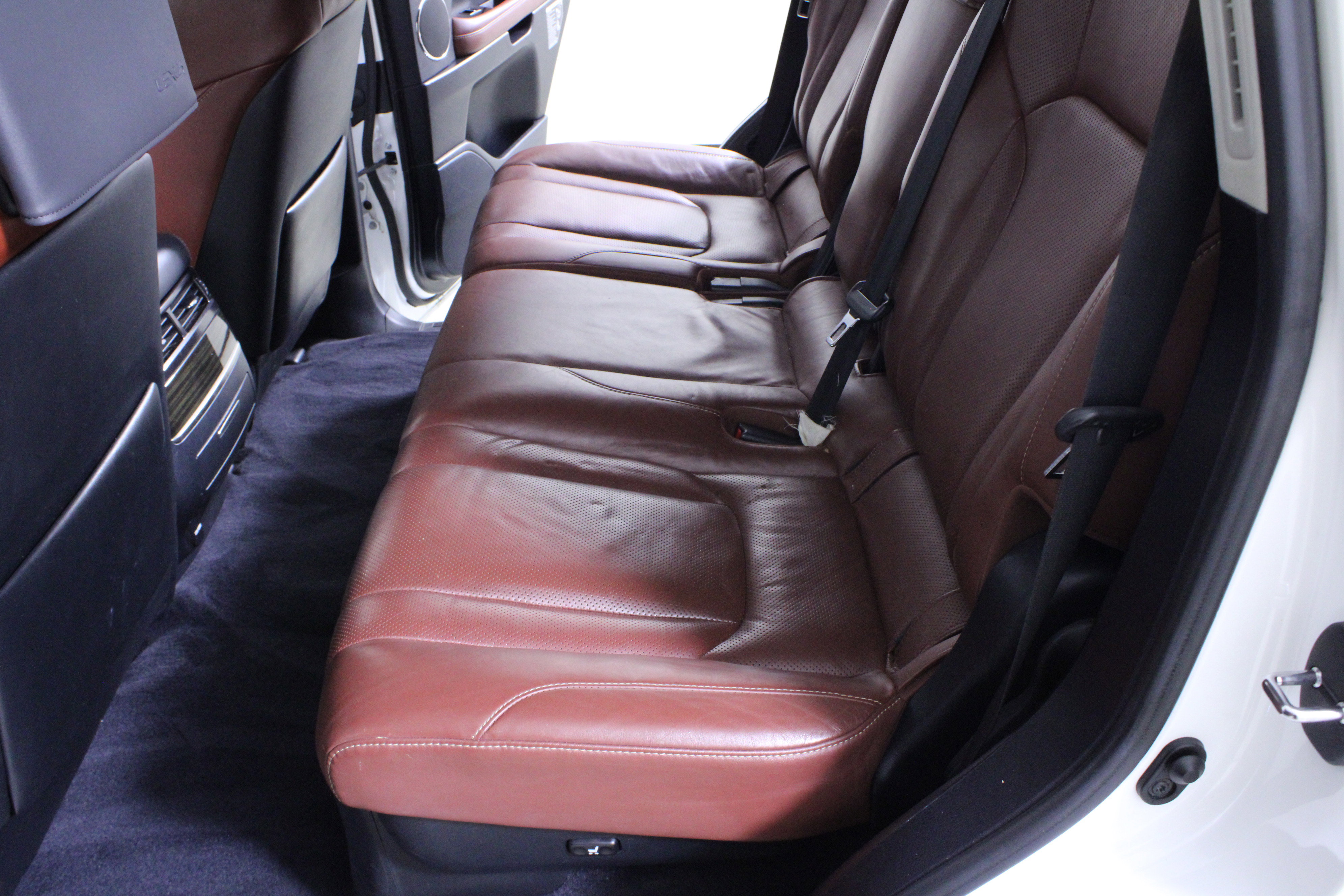 Used 2017 Lexus LX 570 4WD w/ Luxury Package image 12